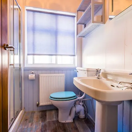 The Corner House Дом отдыха Уитби