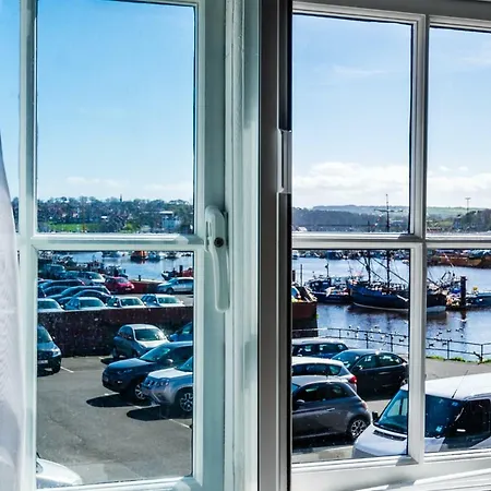 The Corner House * 휫비